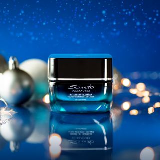 🎁 Hľadáte perfektný vianočný darček pre výnimočné ženy vo vašom živote? 🎄 🎀 Santo Volcano Spa Liftingový krém na tvár, krk...